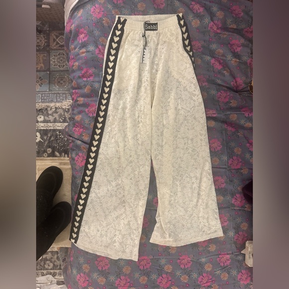 NWT Sabbi Raving Heart Lace Cream Pants - Picture 6 of 12
